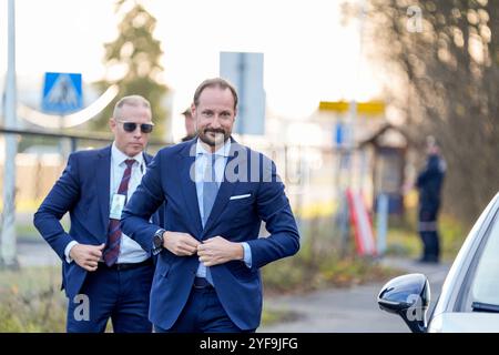 Baerum 20241104. Il 10 agosto il principe ereditario norvegese Haakon visita la Moschea di al-Noor e la Fondazione foto: Terje Pedersen / NTB Foto Stock