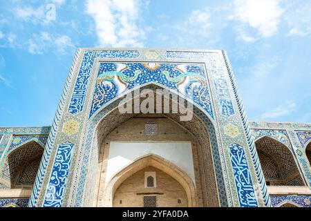 Nadir Divanbegi Khanaka in piazza Lab-i Hauz, Bukhara, Uzbekistan Foto Stock