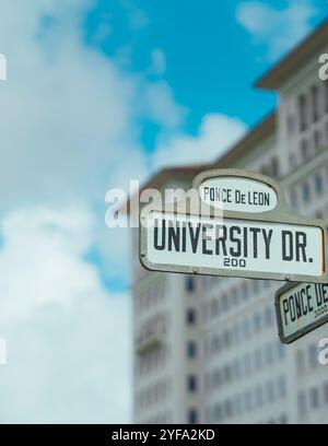 cartello stradale della città coral gables miami university Foto Stock