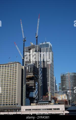 Gru sulla Quay Quarter Tower durante la costruzione, AMP Circular Quay e Governor Phillip e Macquarie Tower e 1 Bligh Street Office Towers Foto Stock