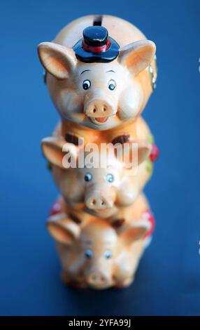 Sparen GER, 20241019, Symbolbild, Sparschwein *** Salva GER, 20241019, immagine simbolica, salvadanaio Foto Stock