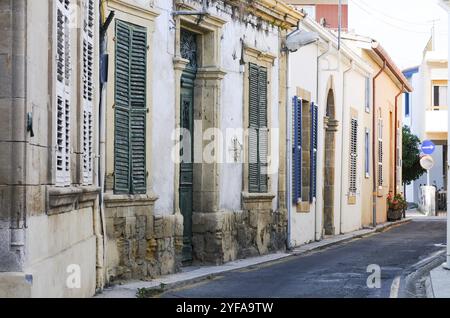 Vecchi edifici tradizionali nella città di nicosia a cipro. Quartiere residenziale in città Foto Stock