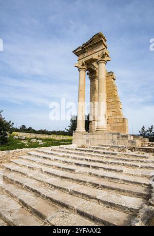 Antiche colonne di Apollon Hylates, dio del bosco, santuario nel distretto di Limassol, Cipro, Europa Foto Stock