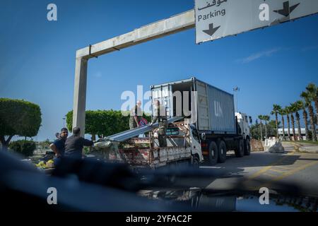 Beirut, Libano. 4 novembre 2024. Vista di un veicolo ONU sulla strada. Crediti: Kay Nietfeld/dpa/Alamy Live News Foto Stock