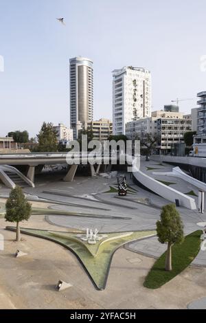 Nicosia Cipro marzo 22 2021: L'architettura moderna e futuristica di piazza Eleftheria a Nicosia, la capitale di Cipro Foto Stock