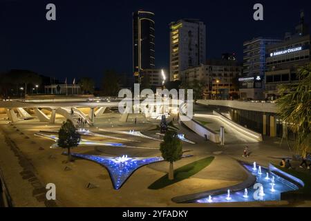 Nicosia Cipro, aprile 22 2022: Piazza della libertà piazza eleftheria con l'architettura moderna e futuristica nel centro di Nicosia, la capitale Foto Stock