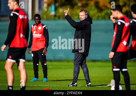 Rotterdam - Sparta Rotterdam coach Maurice Steijn durante un allenamento dello Sparta Rotterdam allo Sportpark Nieuw Terbregge il 4 novembre 2024 a Rotterdam, Paesi Bassi. (VK Sportphoto/Yannick Verhoeven) Foto Stock