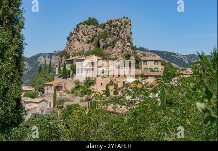 Paesaggio intorno a la Roque-Alric nel dipartimento di Vacluse nella regione della Provenza nel sud della Francia Foto Stock