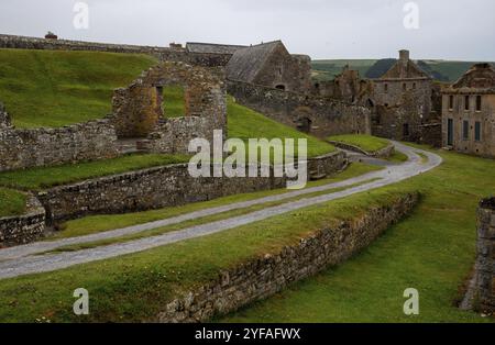 Rovine di antico castello. Charles Fort Kinsale punto di riferimento. Cork County Irlanda. Castelli irlandesi Foto Stock