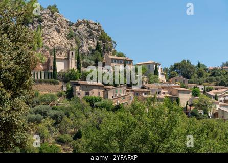 Paesaggio intorno a la Roque-Alric nel dipartimento di Vacluse nella regione della Provenza nel sud della Francia Foto Stock