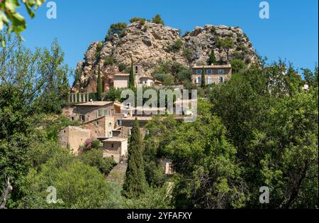 Paesaggio intorno a la Roque-Alric nel dipartimento di Vacluse nella regione della Provenza nel sud della Francia Foto Stock