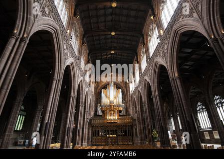 Manchester, Regno Unito, 16 luglio 2019: Dettagli architettonici interni della famosa e bella cattedrale cattolica di Manchester nel Regno Unito Foto Stock