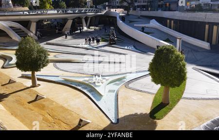 Nicosia Cipro, 8 gennaio 2023: La piazza Liberty con l'architettura moderna e futuristica nel centro di Nicosia, la capitale di Cipro Foto Stock