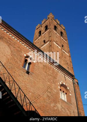 Edifici storici lungo via Italia a Monza, Brianza, Lombardia, Italia: Arengario Foto Stock