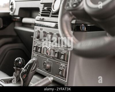 Console centrale interna di un granatiere Ineos Foto Stock