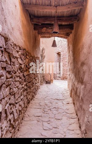 Vicolo nella città vecchia di al Ula, Arabia Saudita Foto Stock