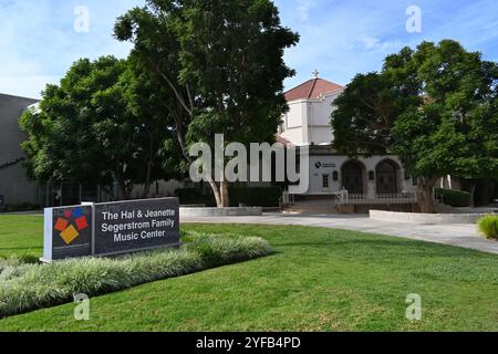 SANTA ANA, CALIFORNIA - 27 ottobre 2024: Segerstrom Music Hall presso la Orange County School of the Arts Foto Stock