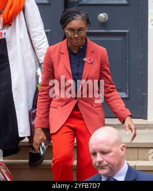 Londra, Inghilterra, Regno Unito. 4 novembre 2024. Il leader Tory KEMI BADENOCH lascia la sede centrale della campagna conservatrice (immagine di credito: © Tayfun Salci/ZUMA Press Wire) SOLO PER USO EDITORIALE! Non per USO commerciale! Crediti: ZUMA Press, Inc./Alamy Live News Foto Stock