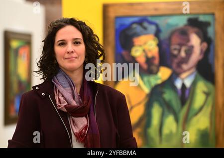 Kunstsammlungen Chemnitz bieten Vorgeschmack auf Kulturhauptstadtjahr Jahrespressekonferenz in den Chemnitzer Kunstsammlungen. Florence Thurmes , Generaldirektorin der Kunstsammlungen Chemnitz, stellte heute gemeinsam mit ihrem Team das Programm der Einrichtung für Chemnitz, Europäische Kulturhauptstadt 2025 vor. Einer der Höhepunkte für Besucher werden die Bilder der der Künstlergruppe Brücke Sein. MIT der Ausstellung ANGST präsentieren die Kunstsammlungen vom 10.08.-2.11.25 Arbeiten von Edvard Munch. Internationale Leihgaben werden in der Ausstellung mit umfangreichen Beständen der Kunstsammlung Foto Stock