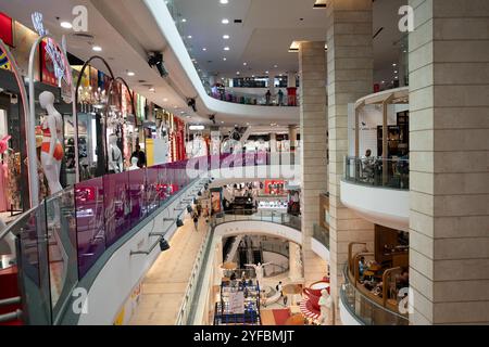 BANGKOK, TAILANDIA - 26 OTTOBRE 2023: Immagine interna del centro commerciale Terminal 21. Foto Stock