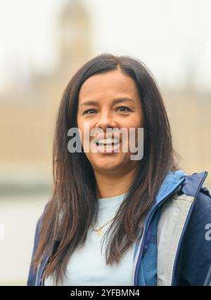 Liz Bonnin - presentatore televisivo di fauna selvatica - intervistato prima della marcia per Clean Water, Londra, 3 novembre 2024 Foto Stock