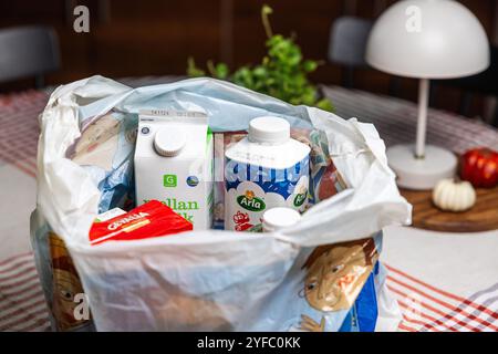 Venerdì, la Svezia abolisce la tassa sui sacchetti di plastica, introdotta nel 2020. Foto Stock