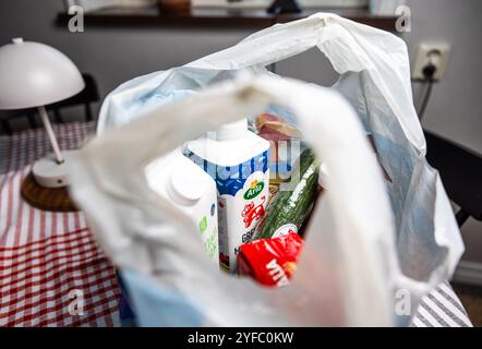 Venerdì, la Svezia abolisce la tassa sui sacchetti di plastica, introdotta nel 2020. Foto Stock