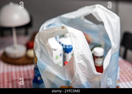 Venerdì, la Svezia abolisce la tassa sui sacchetti di plastica, introdotta nel 2020. Foto Stock