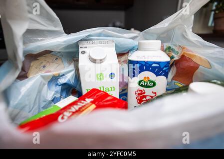 Venerdì, la Svezia abolisce la tassa sui sacchetti di plastica, introdotta nel 2020. Foto Stock