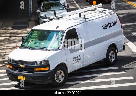 Vista di un furgone Verizon sulla strada di Manhattan, New York, Stati Uniti. Foto Stock