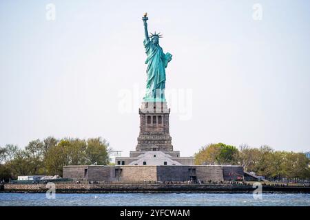 New York USA 2023-04-20 la Statua della libertà a New York City Foto Stock