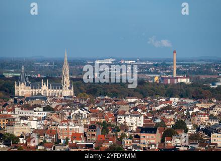 Panorama ad alto angolo sulla chiesa di nostra Signora di Laeken nella regione di Bruxelles capitale, Belgio, 24 ottobre 2024 Foto Stock