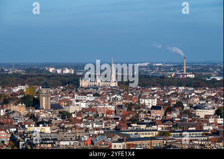 Panorama ad alto angolo sulla chiesa di nostra Signora di Laeken nella regione di Bruxelles capitale, Belgio, 24 ottobre 2024 Foto Stock