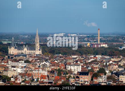 Panorama ad alto angolo sulla chiesa di nostra Signora di Laeken nella regione di Bruxelles capitale, Belgio, 24 ottobre 2024 Foto Stock