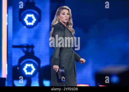 Moderatorin Beatrice Egli CHF - Aufzeichnung ARD Show Die Beatrice Egli Show im Studio Berlin Adlershof a Berlino *** presentatore Beatrice Egli CHF Recording ARD Show The Beatrice Egli Show allo Studio Berlin Adlershof di Berlino Foto Stock