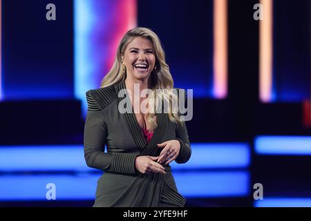 Moderatorin Beatrice Egli CHF - Aufzeichnung ARD Show Die Beatrice Egli Show im Studio Berlin Adlershof a Berlino *** presentatore Beatrice Egli CHF Recording ARD Show The Beatrice Egli Show allo Studio Berlin Adlershof di Berlino Foto Stock