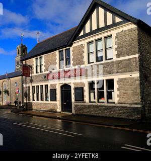 The Horse and Groom Public House, Cowbridge High Street, vale of Glamorgan, Galles del Sud, Regno Unito. Autunno novembre 2024 Foto Stock