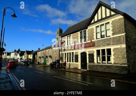 The Horse and Groom Public House, Cowbridge High Street, vale of Glamorgan, Galles del Sud, Regno Unito. Autunno novembre 2024 Foto Stock