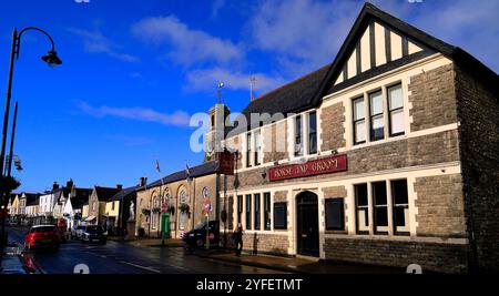 The Horse and Groom Public House, Cowbridge High Street, vale of Glamorgan, Galles del Sud, Regno Unito. Autunno novembre 2024 Foto Stock