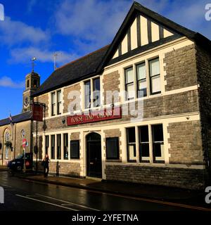 The Horse and Groom Public House, Cowbridge High Street, vale of Glamorgan, Galles del Sud, Regno Unito. Autunno novembre 2024 Foto Stock