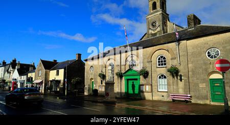 Cowbridge Town Hall, Cowbridge High Street, vale of Glamorgan, Galles del Sud, Regno Unito. Autunno novembre 2024 Foto Stock