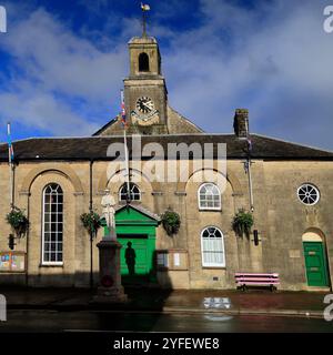 Cowbridge Town Hall, Cowbridge High Street, vale of Glamorgan, Galles del Sud, Regno Unito. Autunno novembre 2024 Foto Stock