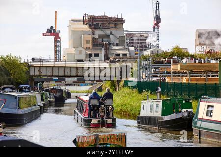 Northwich Tata Chemicals Europe (Lostock Works) produce carbonato di sodio, sale e bicarbonato di sodio, Trent e Mersey Canal Foto Stock