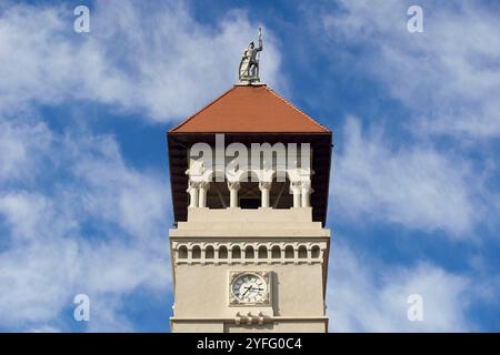 Bucarest, Romania. 4 novembre 2024: La costruzione del Municipio del settore 1 a Bucarest, costruita tra il 1928 e il 1936, secondo i piani degli architetti NICU Georgescu e George Cristinel credito: Lucian Alecu/Alamy Live New Foto Stock