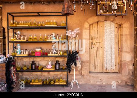 AL ULA, ARABIA SAUDITA - 8 NOVEMBRE 2021: Negozio Frangrance nella città vecchia di al Ula, Arabia Saudita Foto Stock