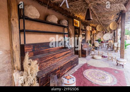 AL ULA, ARABIA SAUDITA - 8 NOVEMBRE 2021: Negozio nella città vecchia di al Ula, Arabia Saudita Foto Stock