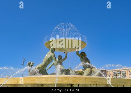 La Valletta, Malta - 8 agosto 2023: Vista ravvicinata della Fontana del Tritone a Floriana all'ingresso della città di la Valletta Foto Stock