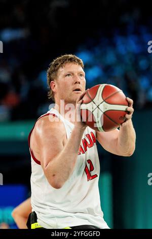 PARIGI, FRANKREICH 03. Settembre - Rollstuhlbasketball Viertelfinale Niederlande - Kanada Herren, Parigi 2024 Paralimpiadi AM 03.09.2024 nella der Bercy Arena di Parigi Frankreich. Patrick Anderson (Kanada, 12) an der Freiwurflinie Foto Stock