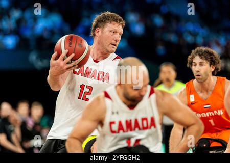 PARIGI, FRANKREICH 03. Settembre - Rollstuhlbasketball Viertelfinale Niederlande - Kanada Herren, Parigi 2024 Paralimpiadi AM 03.09.2024 nella der Bercy Arena di Parigi Frankreich. Patrick Anderson (Kanada, 12) AM Ball Foto Stock