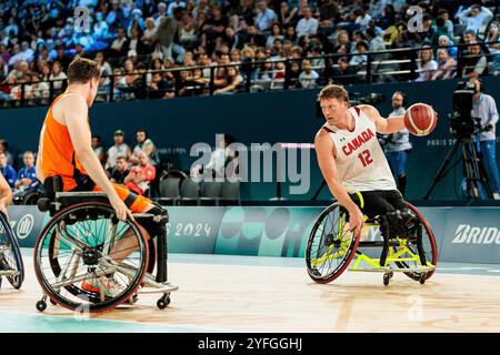 PARIGI, FRANKREICH 03. Settembre - Rollstuhlbasketball Viertelfinale Niederlande - Kanada Herren, Parigi 2024 Paralimpiadi AM 03.09.2024 nella der Bercy Arena di Parigi Frankreich. Patrick Anderson (Kanada, 12) AM Ball Foto Stock